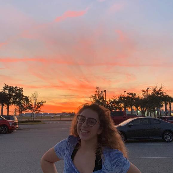 Meet your Posher, Olivia - Picture 1 of 1